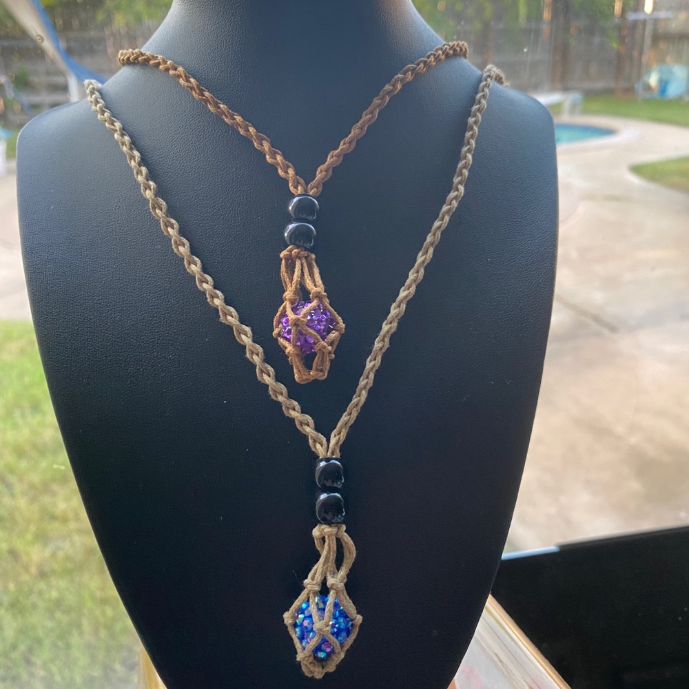 Pendant necklaces